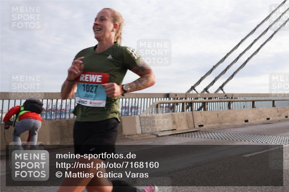 03.10.2024 - Köhlbrandbrückenlauf Matties Gatica Varas http://msf.ph/oto/7168160 03.10.2024 09:20:28 Position 2 1027 meine-sportfotos.de