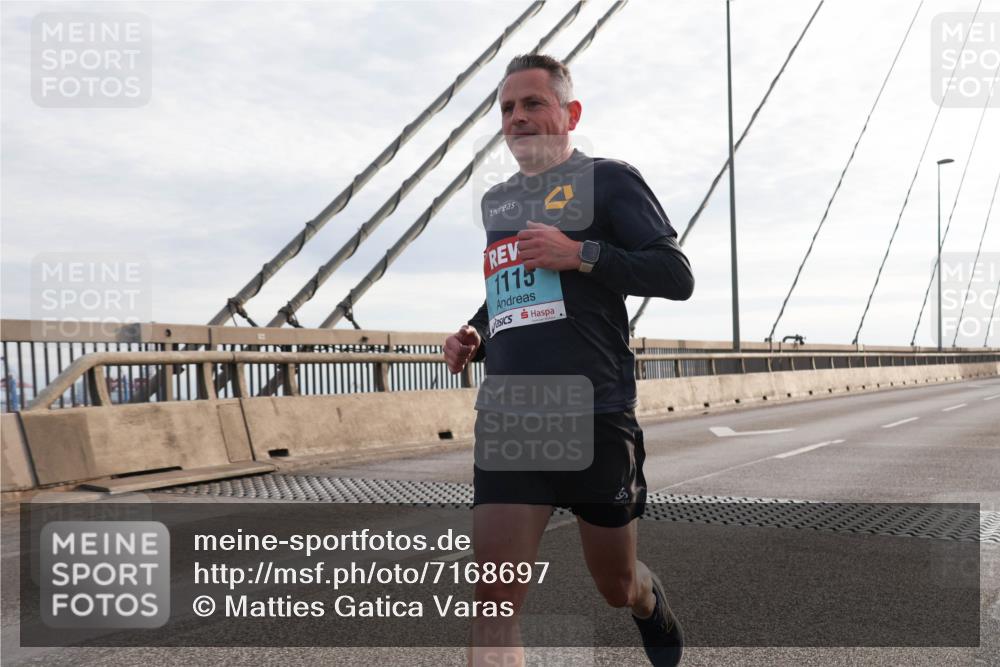 03.10.2024 - Köhlbrandbrückenlauf Matties Gatica Varas http://msf.ph/oto/7168697 03.10.2024 09:20:40 Position 2 1115 meine-sportfotos.de