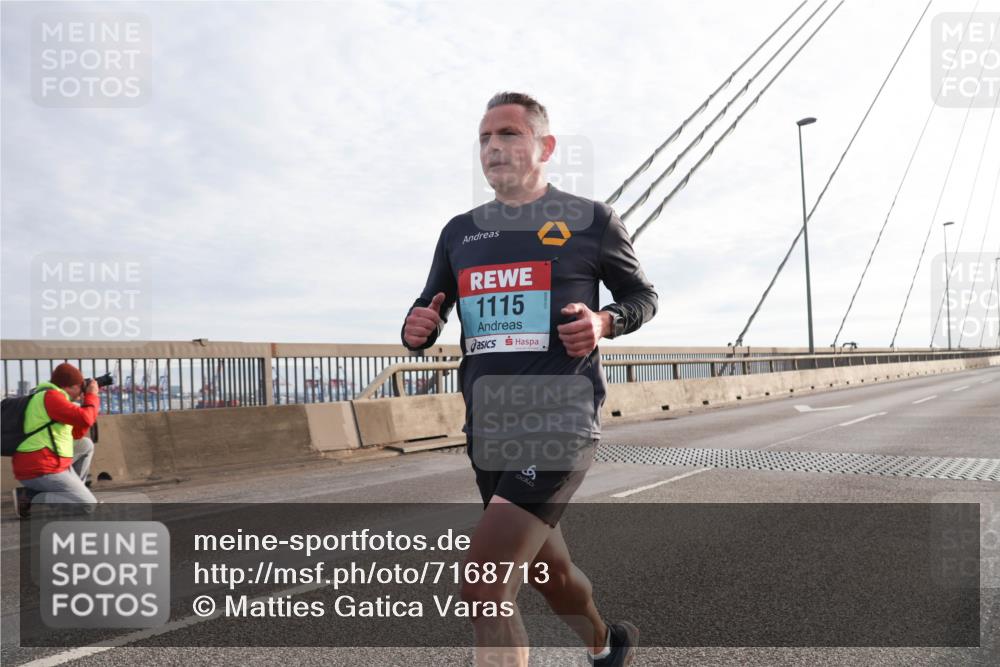 03.10.2024 - Köhlbrandbrückenlauf Matties Gatica Varas http://msf.ph/oto/7168713 03.10.2024 09:20:41 Position 2 1115 meine-sportfotos.de