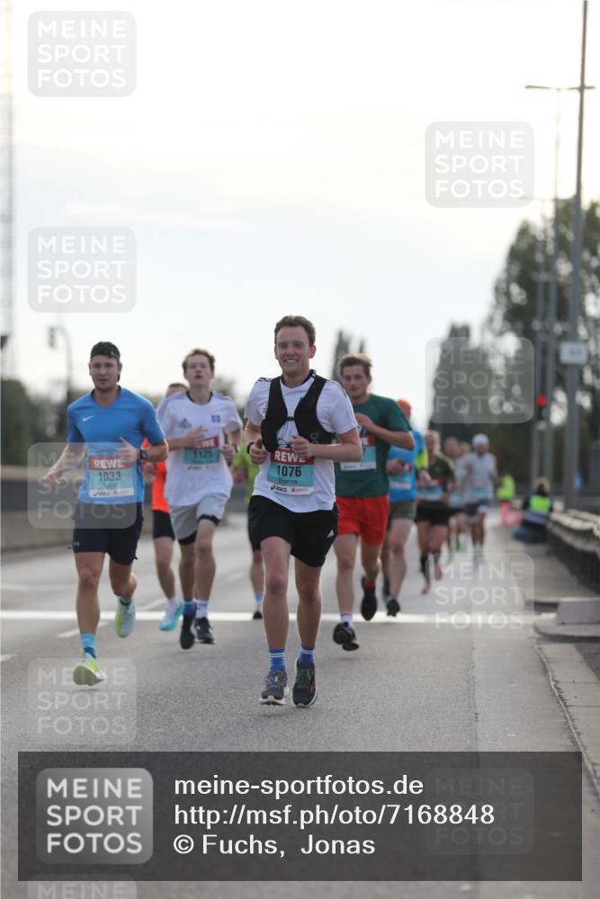 03.10.2024 - Köhlbrandbrückenlauf Fuchs,  Jonas http://msf.ph/oto/7168848 03.10.2024 09:11:10 Position 3 1033, 1125, 1076 meine-sportfotos.de