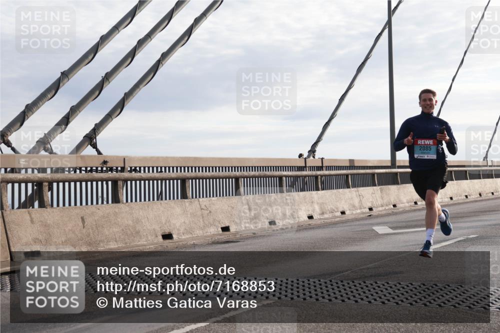 03.10.2024 - Köhlbrandbrückenlauf Matties Gatica Varas http://msf.ph/oto/7168853 03.10.2024 09:20:46 Position 2 2085 meine-sportfotos.de