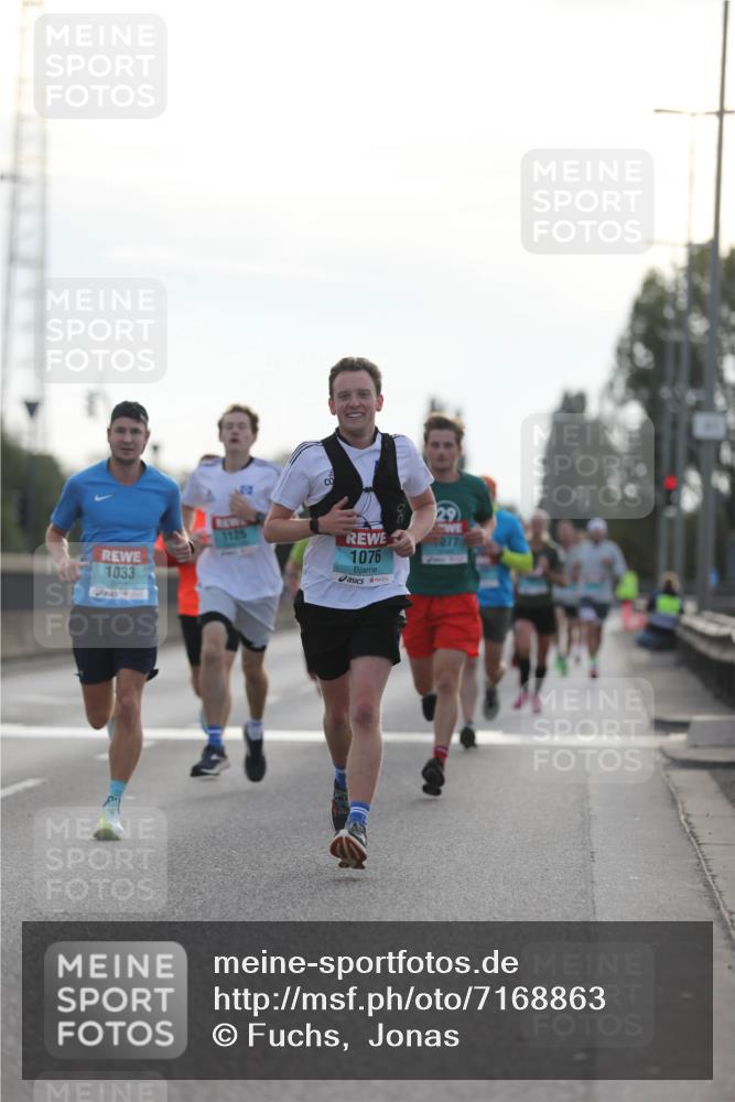 03.10.2024 - Köhlbrandbrückenlauf Fuchs,  Jonas http://msf.ph/oto/7168863 03.10.2024 09:11:11 Position 3 1033, 1125, 1076, 29, 4077 meine-sportfotos.de