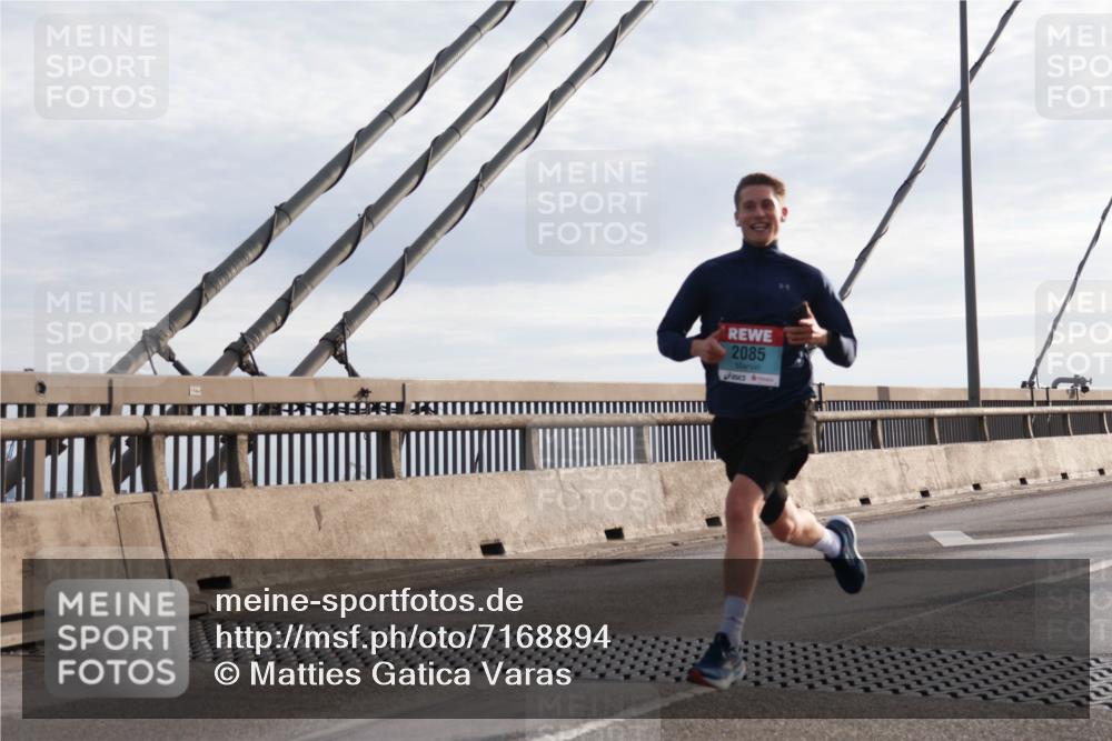 03.10.2024 - Köhlbrandbrückenlauf Matties Gatica Varas http://msf.ph/oto/7168894 03.10.2024 09:20:46 Position 2 2085 meine-sportfotos.de