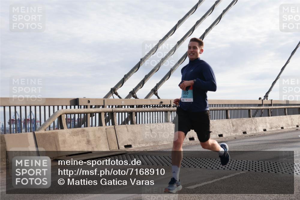 03.10.2024 - Köhlbrandbrückenlauf Matties Gatica Varas http://msf.ph/oto/7168910 03.10.2024 09:20:47 Position 2 085 meine-sportfotos.de
