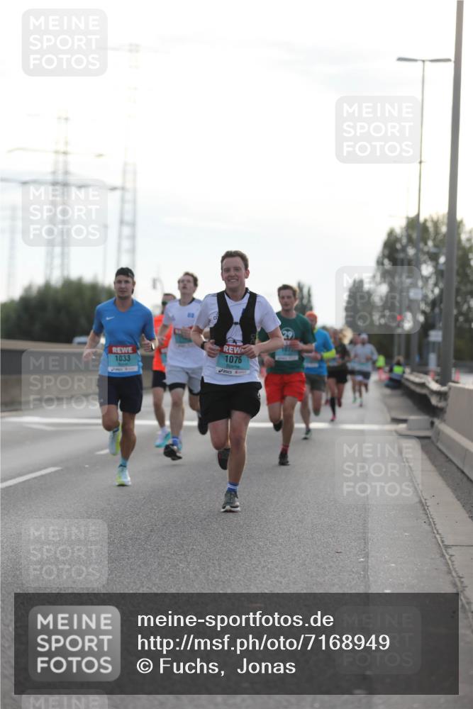 03.10.2024 - Köhlbrandbrückenlauf Fuchs,  Jonas http://msf.ph/oto/7168949 03.10.2024 09:11:11 Position 3 1072, 1076, 1033 meine-sportfotos.de