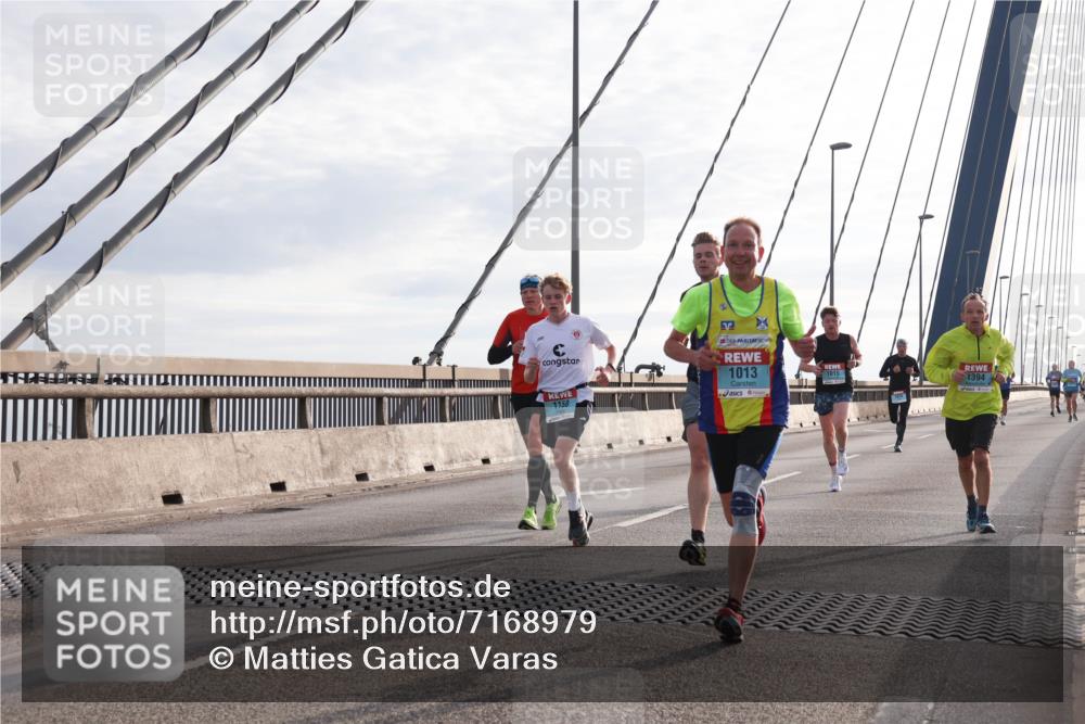 03.10.2024 - Köhlbrandbrückenlauf Matties Gatica Varas http://msf.ph/oto/7168979 03.10.2024 09:20:48 Position 2 1013, 1015, 1394, 1158 meine-sportfotos.de