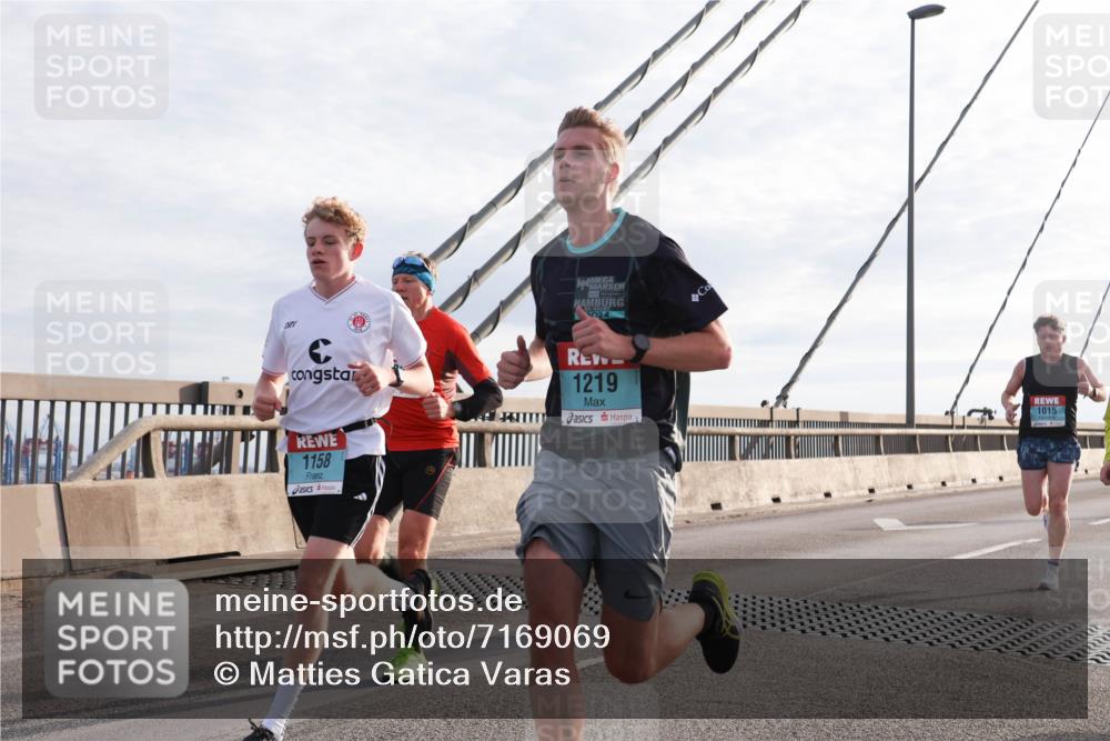03.10.2024 - Köhlbrandbrückenlauf Matties Gatica Varas http://msf.ph/oto/7169069 03.10.2024 09:20:50 Position 2 024, 1158, 1219, 1015 meine-sportfotos.de
