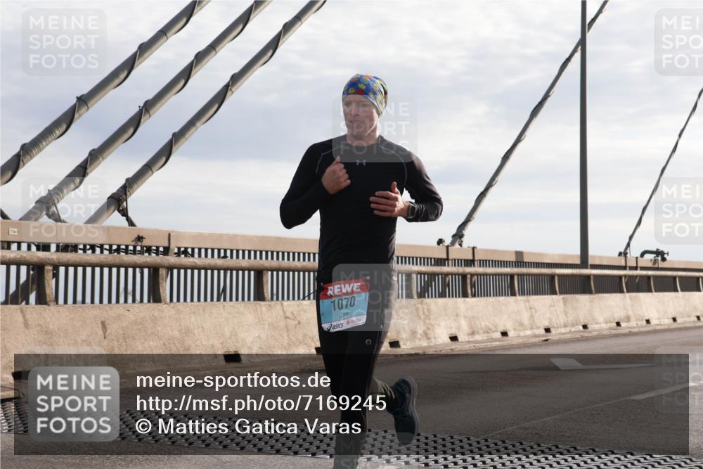 03.10.2024 - Köhlbrandbrückenlauf Matties Gatica Varas http://msf.ph/oto/7169245 03.10.2024 09:20:54 Position 2 1070 meine-sportfotos.de