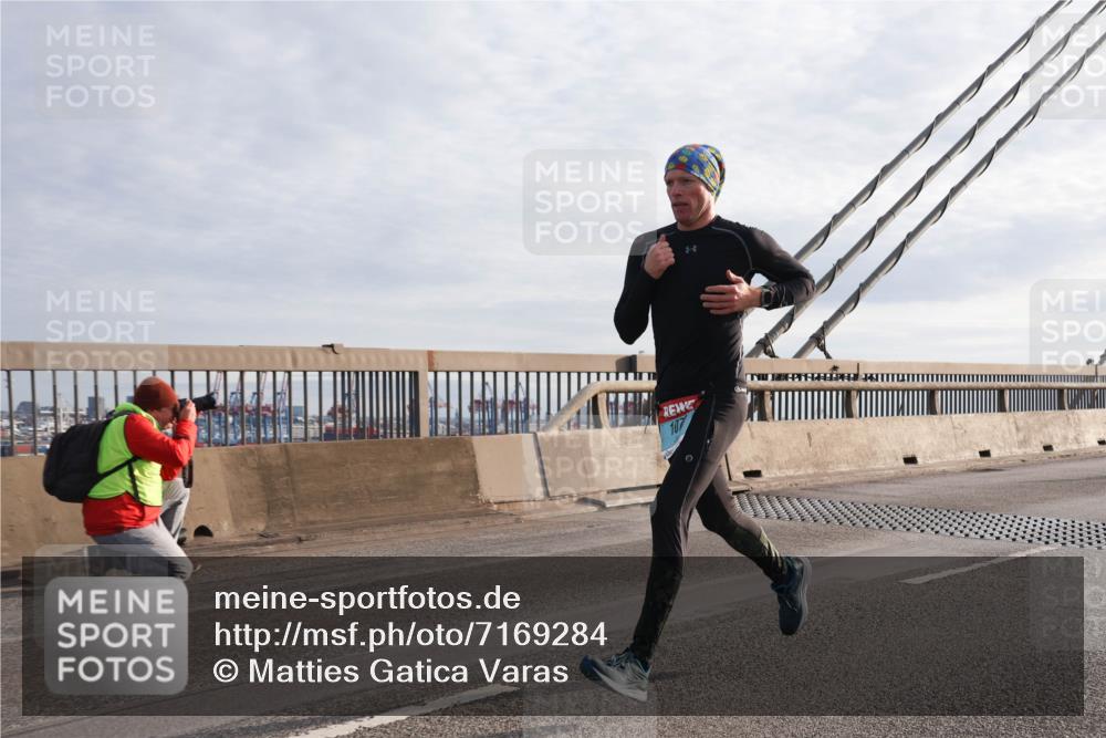 03.10.2024 - Köhlbrandbrückenlauf Matties Gatica Varas http://msf.ph/oto/7169284 03.10.2024 09:20:55 Position 2  meine-sportfotos.de
