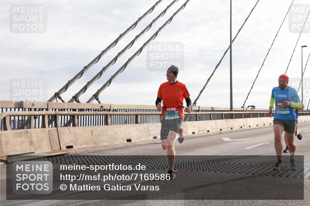 03.10.2024 - Köhlbrandbrückenlauf Matties Gatica Varas http://msf.ph/oto/7169586 03.10.2024 09:21:01 Position 2 1429, 1213 meine-sportfotos.de