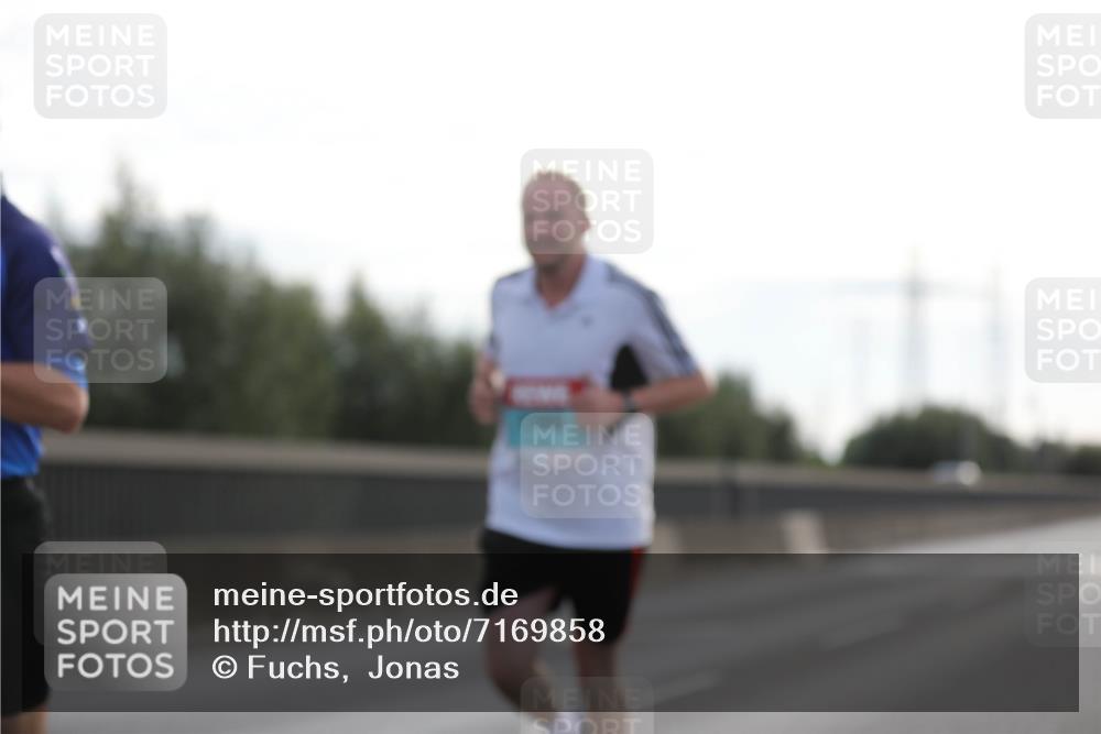 03.10.2024 - Köhlbrandbrückenlauf Fuchs,  Jonas http://msf.ph/oto/7169858 03.10.2024 09:11:31 Position 3  meine-sportfotos.de