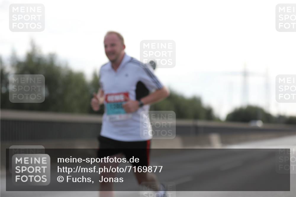 03.10.2024 - Köhlbrandbrückenlauf Fuchs,  Jonas http://msf.ph/oto/7169877 03.10.2024 09:11:31 Position 3  meine-sportfotos.de