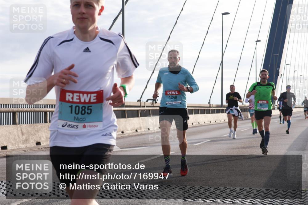 03.10.2024 - Köhlbrandbrückenlauf Matties Gatica Varas http://msf.ph/oto/7169947 03.10.2024 09:21:07 Position 2 1085, 1248, 1021 meine-sportfotos.de