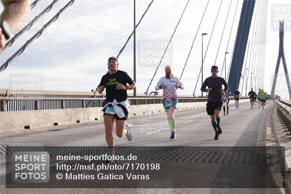 03.10.2024 - Köhlbrandbrückenlauf Matties Gatica Varas http://msf.ph/oto/7170198 03.10.2024 09:21:11 Position 2 13, 123 meine-sportfotos.de
