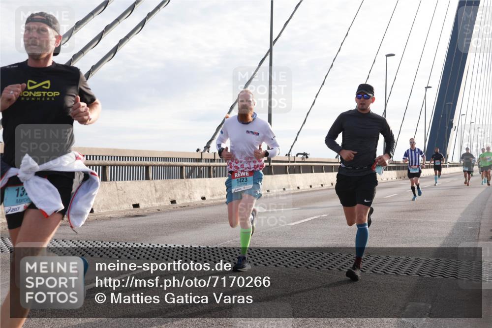 03.10.2024 - Köhlbrandbrückenlauf Matties Gatica Varas http://msf.ph/oto/7170266 03.10.2024 09:21:12 Position 2 13, 1423 meine-sportfotos.de