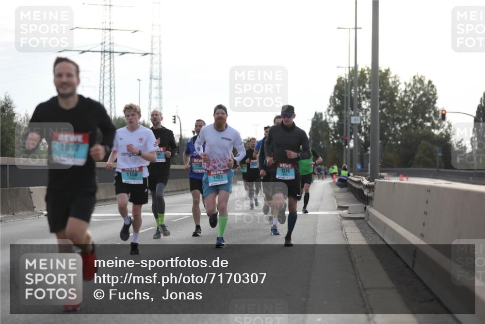 03.10.2024 - Köhlbrandbrückenlauf Fuchs,  Jonas http://msf.ph/oto/7170307 03.10.2024 09:11:47 Position 3 1017, 197, 115, 1158, 1316, 1423 meine-sportfotos.de