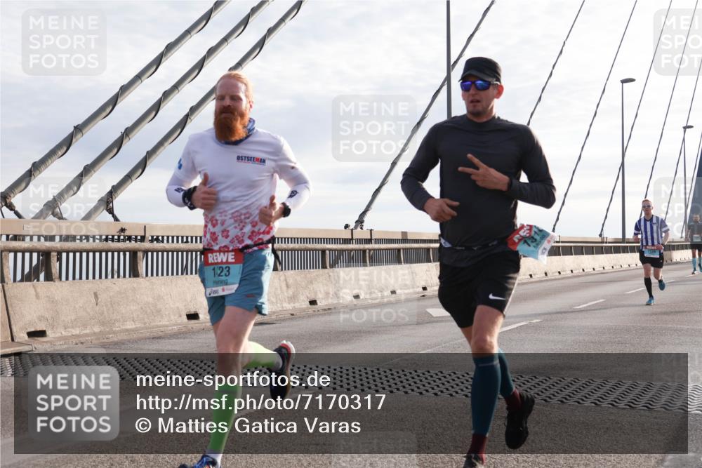 03.10.2024 - Köhlbrandbrückenlauf Matties Gatica Varas http://msf.ph/oto/7170317 03.10.2024 09:21:13 Position 2 123 meine-sportfotos.de