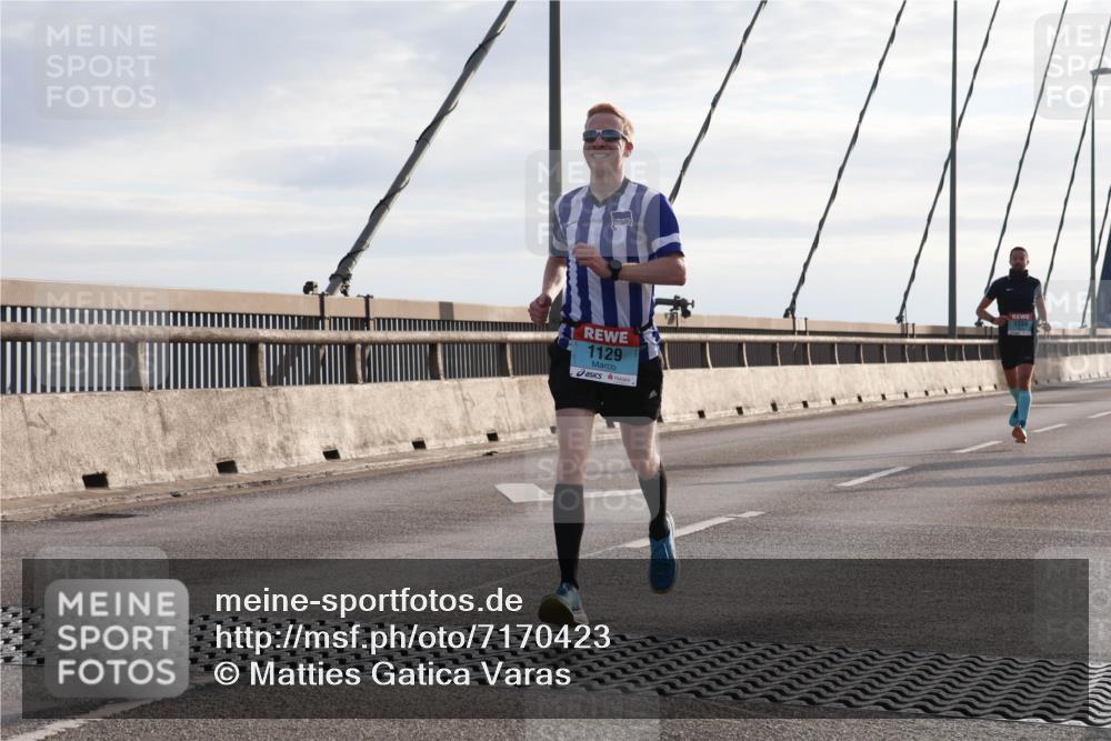03.10.2024 - Köhlbrandbrückenlauf Matties Gatica Varas http://msf.ph/oto/7170423 03.10.2024 09:21:15 Position 2 1129, 1334 meine-sportfotos.de