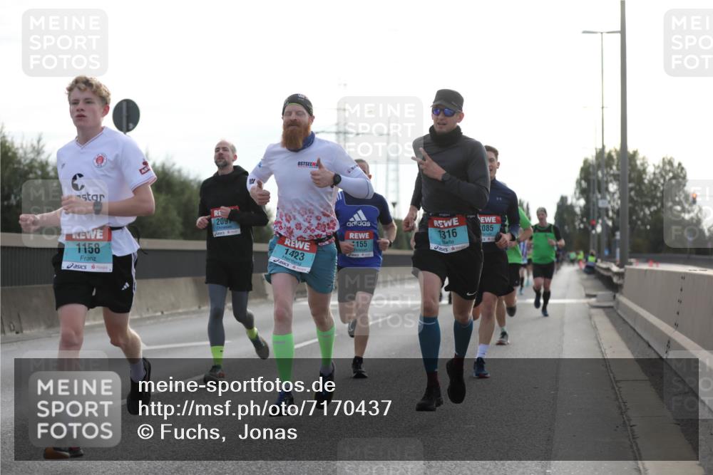 03.10.2024 - Köhlbrandbrückenlauf Fuchs,  Jonas http://msf.ph/oto/7170437 03.10.2024 09:11:49 Position 3 1158, 209, 085, 1316, 155, 1423 meine-sportfotos.de