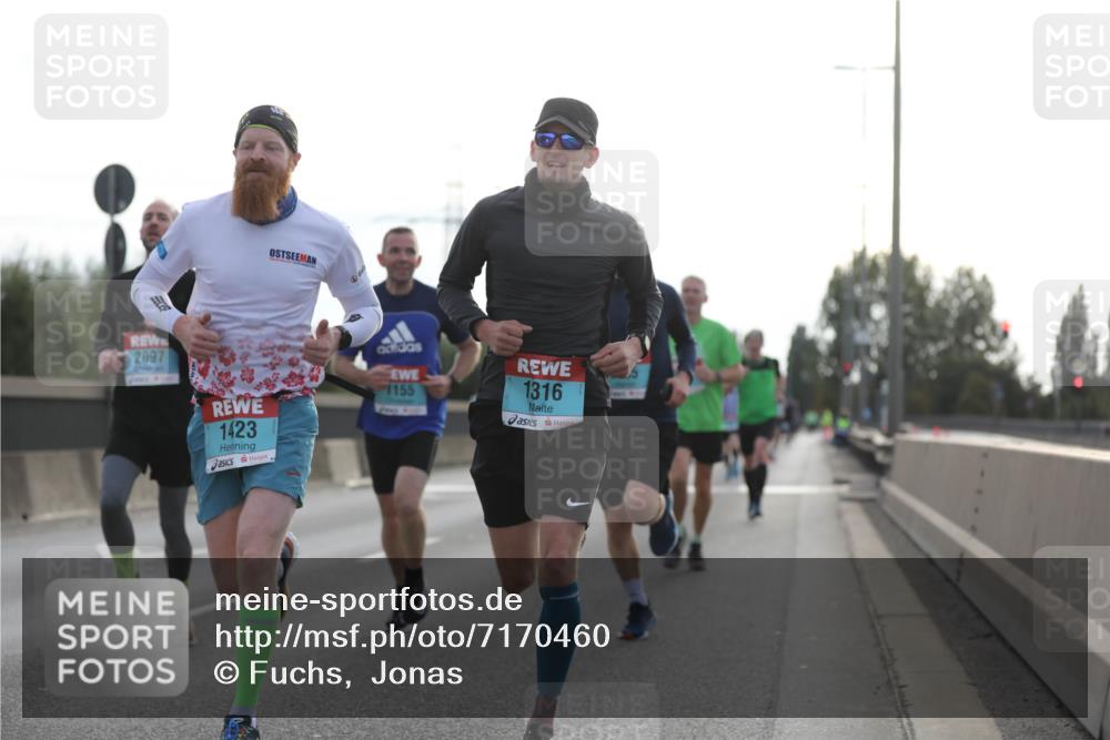 03.10.2024 - Köhlbrandbrückenlauf Fuchs,  Jonas http://msf.ph/oto/7170460 03.10.2024 09:11:50 Position 3 2097, 1316, 1155, 1423 meine-sportfotos.de