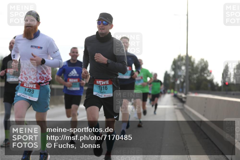 03.10.2024 - Köhlbrandbrückenlauf Fuchs,  Jonas http://msf.ph/oto/7170485 03.10.2024 09:11:50 Position 3 1423, 1316 meine-sportfotos.de