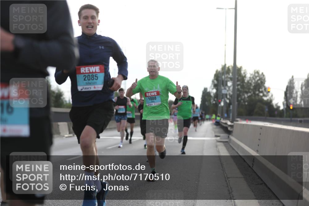 03.10.2024 - Köhlbrandbrückenlauf Fuchs,  Jonas http://msf.ph/oto/7170510 03.10.2024 09:11:51 Position 3 10, 16, 2085, 1088 meine-sportfotos.de