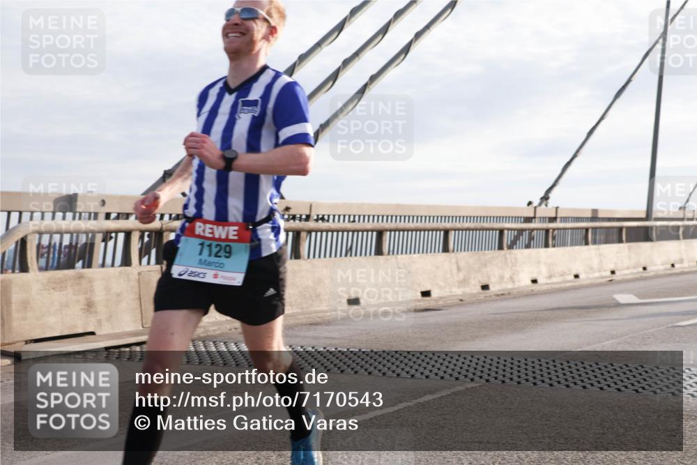 03.10.2024 - Köhlbrandbrückenlauf Matties Gatica Varas http://msf.ph/oto/7170543 03.10.2024 09:21:17 Position 2 1129 meine-sportfotos.de