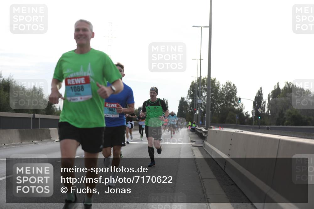 03.10.2024 - Köhlbrandbrückenlauf Fuchs,  Jonas http://msf.ph/oto/7170622 03.10.2024 09:11:52 Position 3 1088, 1082 meine-sportfotos.de