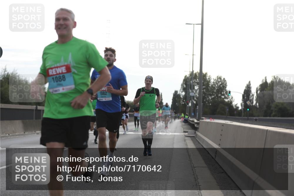03.10.2024 - Köhlbrandbrückenlauf Fuchs,  Jonas http://msf.ph/oto/7170642 03.10.2024 09:11:52 Position 3 1088, 1082 meine-sportfotos.de