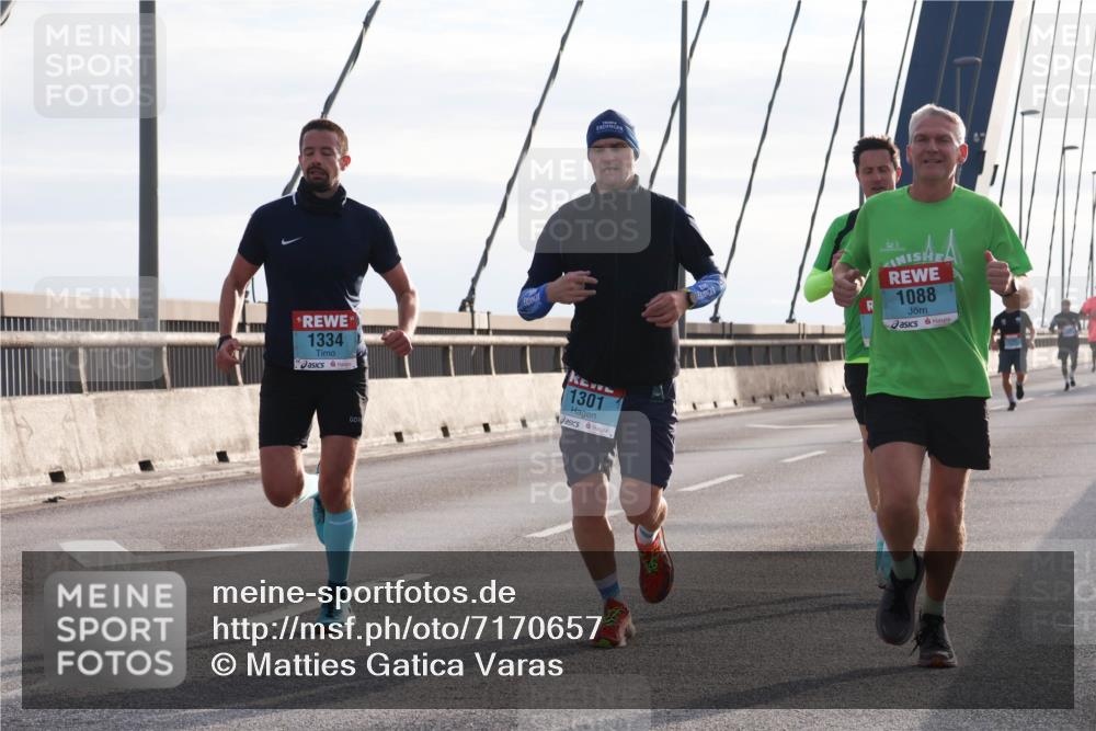 03.10.2024 - Köhlbrandbrückenlauf Matties Gatica Varas http://msf.ph/oto/7170657 03.10.2024 09:21:19 Position 2 1334, 1301, 1088 meine-sportfotos.de