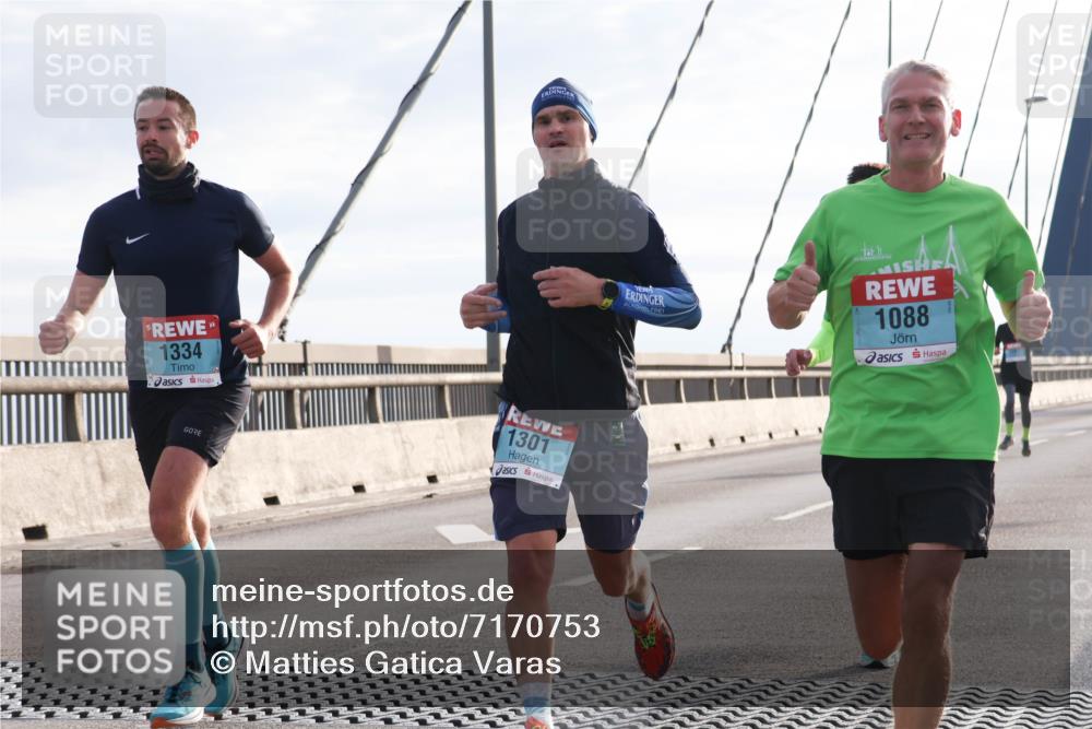03.10.2024 - Köhlbrandbrückenlauf Matties Gatica Varas http://msf.ph/oto/7170753 03.10.2024 09:21:20 Position 2 1334, 1301, 1088 meine-sportfotos.de