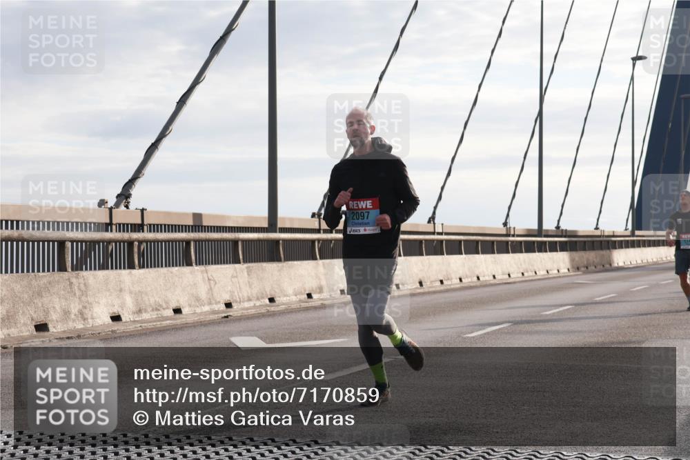 03.10.2024 - Köhlbrandbrückenlauf Matties Gatica Varas http://msf.ph/oto/7170859 03.10.2024 09:21:25 Position 2 2097 meine-sportfotos.de