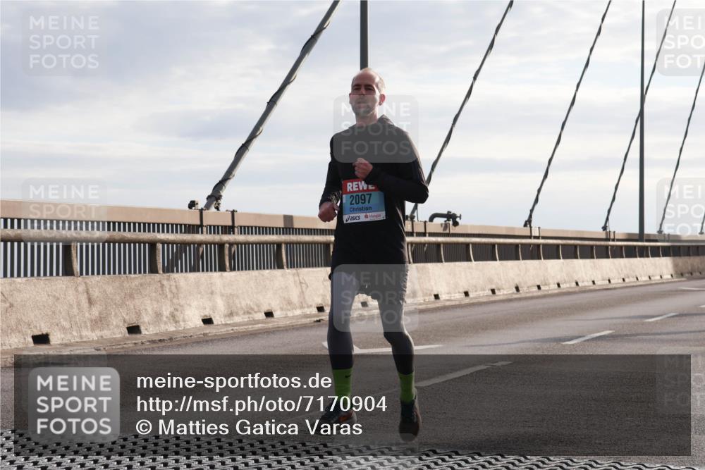 03.10.2024 - Köhlbrandbrückenlauf Matties Gatica Varas http://msf.ph/oto/7170904 03.10.2024 09:21:25 Position 2 2097 meine-sportfotos.de