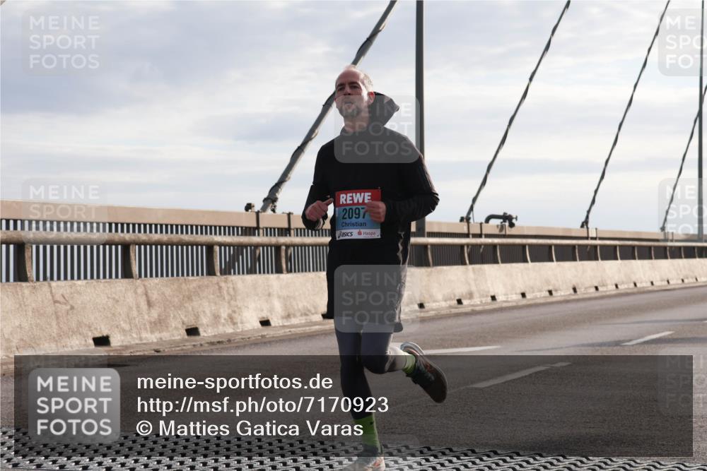 03.10.2024 - Köhlbrandbrückenlauf Matties Gatica Varas http://msf.ph/oto/7170923 03.10.2024 09:21:25 Position 2 2097 meine-sportfotos.de