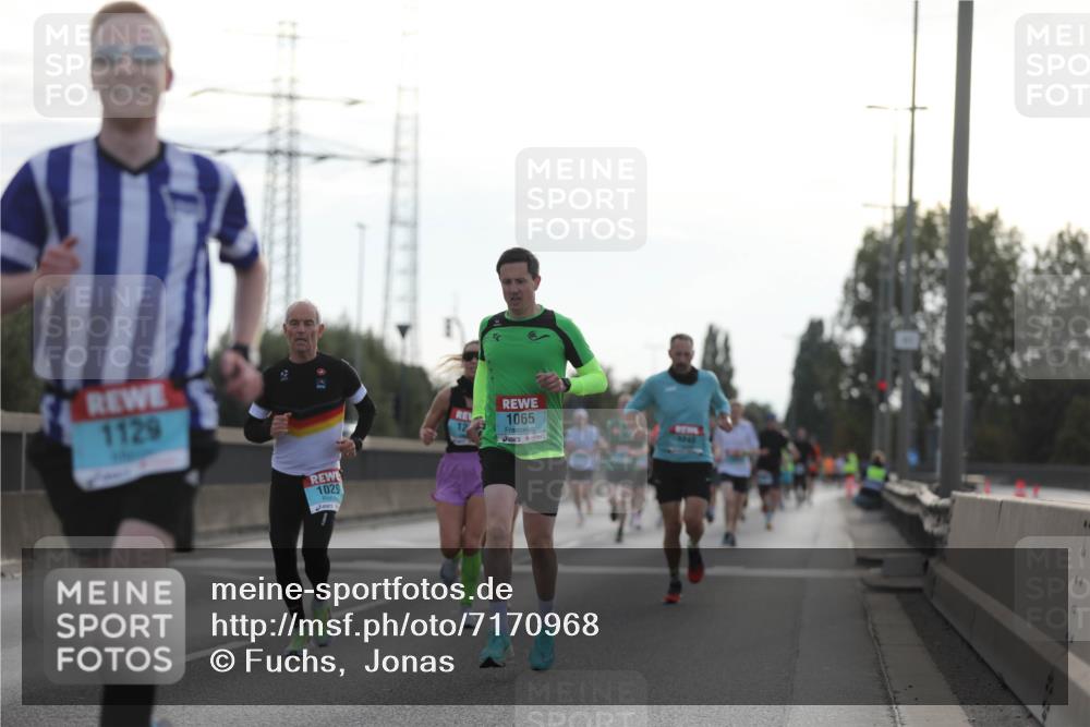 03.10.2024 - Köhlbrandbrückenlauf Fuchs,  Jonas http://msf.ph/oto/7170968 03.10.2024 09:11:57 Position 3 1129, 1029, 1065, 12, 44 meine-sportfotos.de