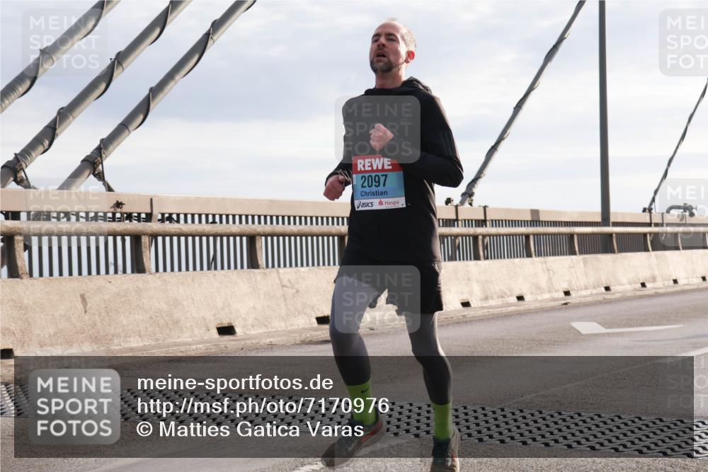 03.10.2024 - Köhlbrandbrückenlauf Matties Gatica Varas http://msf.ph/oto/7170976 03.10.2024 09:21:26 Position 2 2097 meine-sportfotos.de