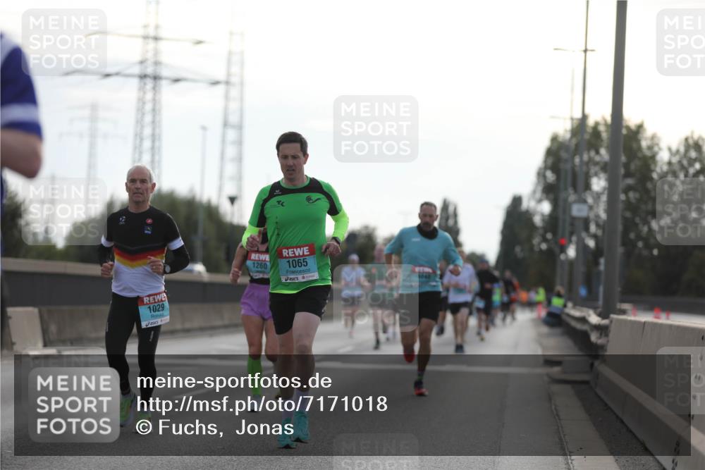 03.10.2024 - Köhlbrandbrückenlauf Fuchs,  Jonas http://msf.ph/oto/7171018 03.10.2024 09:11:58 Position 3 1260, 1065, 1029 meine-sportfotos.de