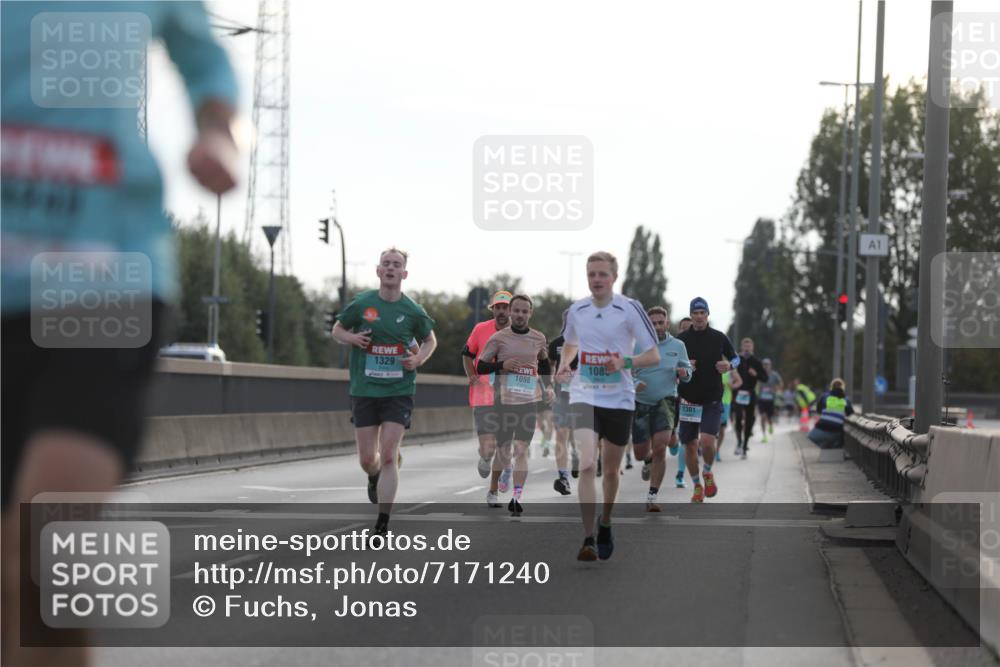 03.10.2024 - Köhlbrandbrückenlauf Fuchs,  Jonas http://msf.ph/oto/7171240 03.10.2024 09:12:02 Position 3 108, 1329, 1098, 1301, 1 meine-sportfotos.de