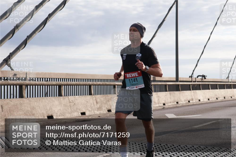 03.10.2024 - Köhlbrandbrückenlauf Matties Gatica Varas http://msf.ph/oto/7171259 03.10.2024 09:21:29 Position 2 1141 meine-sportfotos.de