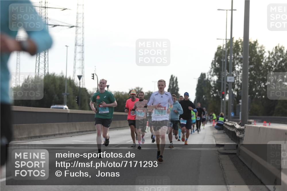 03.10.2024 - Köhlbrandbrückenlauf Fuchs,  Jonas http://msf.ph/oto/7171293 03.10.2024 09:12:02 Position 3 1329, 1098, 1085, 1301, 1 meine-sportfotos.de