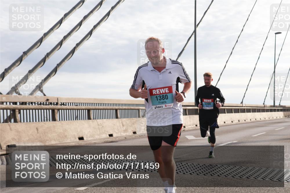 03.10.2024 - Köhlbrandbrückenlauf Matties Gatica Varas http://msf.ph/oto/7171459 03.10.2024 09:21:35 Position 2 1380, 3399 meine-sportfotos.de