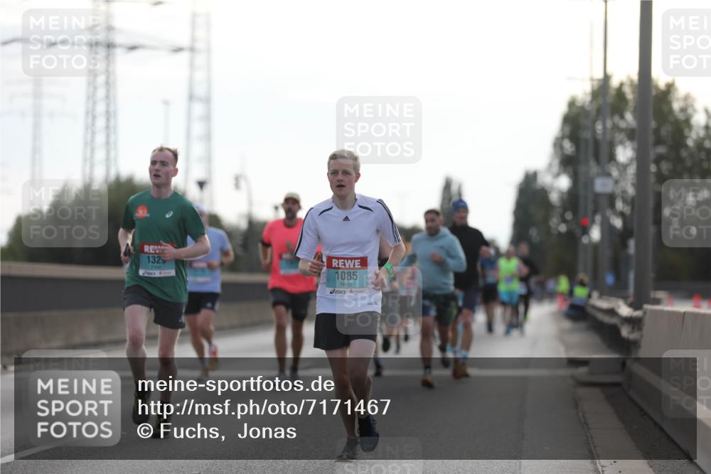 03.10.2024 - Köhlbrandbrückenlauf Fuchs,  Jonas http://msf.ph/oto/7171467 03.10.2024 09:12:04 Position 3 1325, 1085 meine-sportfotos.de