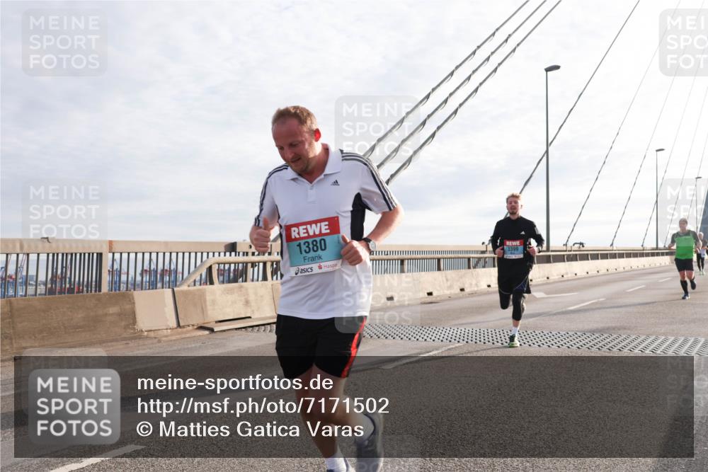 03.10.2024 - Köhlbrandbrückenlauf Matties Gatica Varas http://msf.ph/oto/7171502 03.10.2024 09:21:35 Position 2 1380, 3399 meine-sportfotos.de