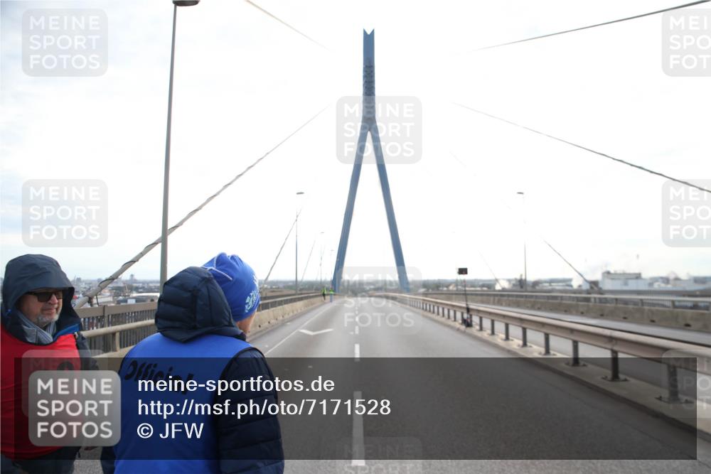 03.10.2024 - Köhlbrandbrückenlauf Jannik Wohlers http://msf.ph/oto/7171528 03.10.2024 09:06:11 Position 1 09 meine-sportfotos.de