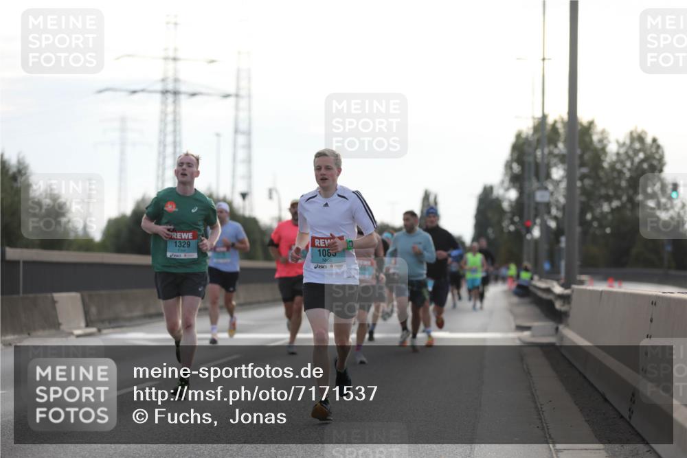 03.10.2024 - Köhlbrandbrückenlauf Fuchs,  Jonas http://msf.ph/oto/7171537 03.10.2024 09:12:05 Position 3 1329, 1065 meine-sportfotos.de