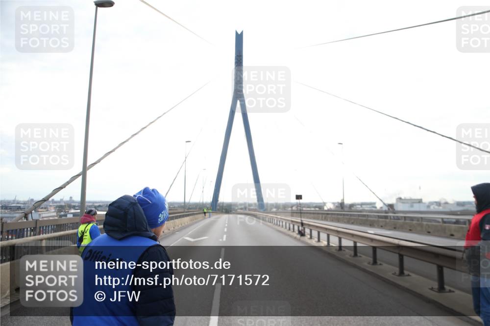 03.10.2024 - Köhlbrandbrückenlauf Jannik Wohlers http://msf.ph/oto/7171572 03.10.2024 09:06:11 Position 1  meine-sportfotos.de
