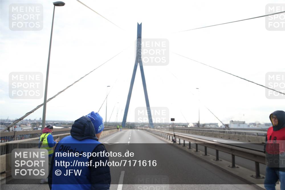03.10.2024 - Köhlbrandbrückenlauf Jannik Wohlers http://msf.ph/oto/7171616 03.10.2024 09:06:12 Position 1 18 meine-sportfotos.de