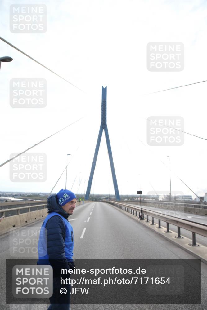 03.10.2024 - Köhlbrandbrückenlauf Jannik Wohlers http://msf.ph/oto/7171654 03.10.2024 09:06:13 Position 1  meine-sportfotos.de