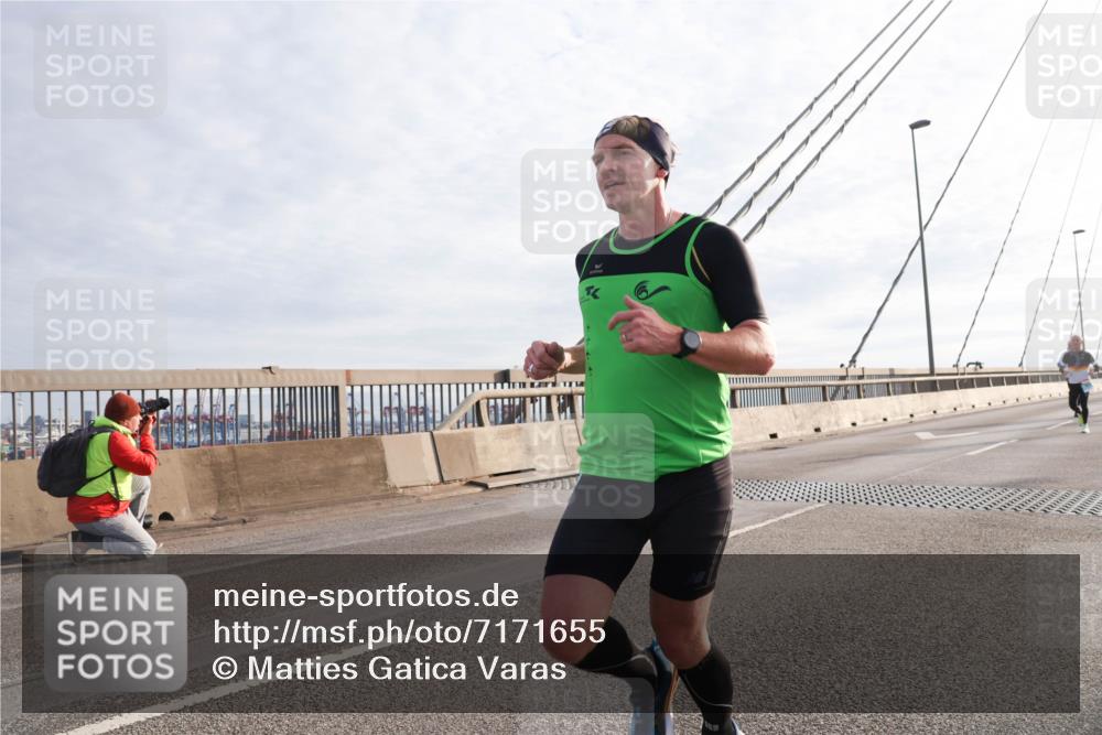 03.10.2024 - Köhlbrandbrückenlauf Matties Gatica Varas http://msf.ph/oto/7171655 03.10.2024 09:21:39 Position 2  meine-sportfotos.de