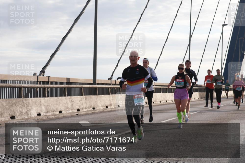 03.10.2024 - Köhlbrandbrückenlauf Matties Gatica Varas http://msf.ph/oto/7171674 03.10.2024 09:21:40 Position 2 1029, 529, 1260 meine-sportfotos.de